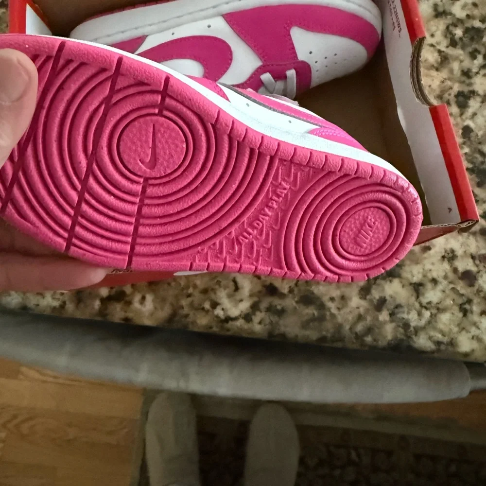 Nike Kids Sneakers in Pink and White - Picture 2 of 5